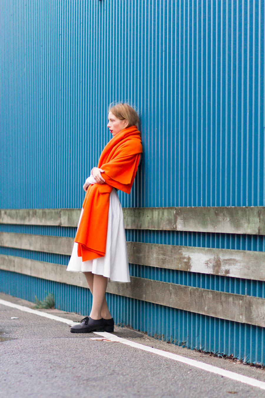 outfit november nemesis babe marie jensen danish blogger all white skirt asos blanket scarf bright orange red lipstick russian red mac cosmetics marni shoes -3