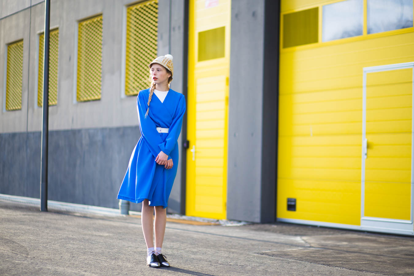 outfit november nemesis babe marie jensen danish blogger blue jacket dress wrap yellow hat costo pom pom -1