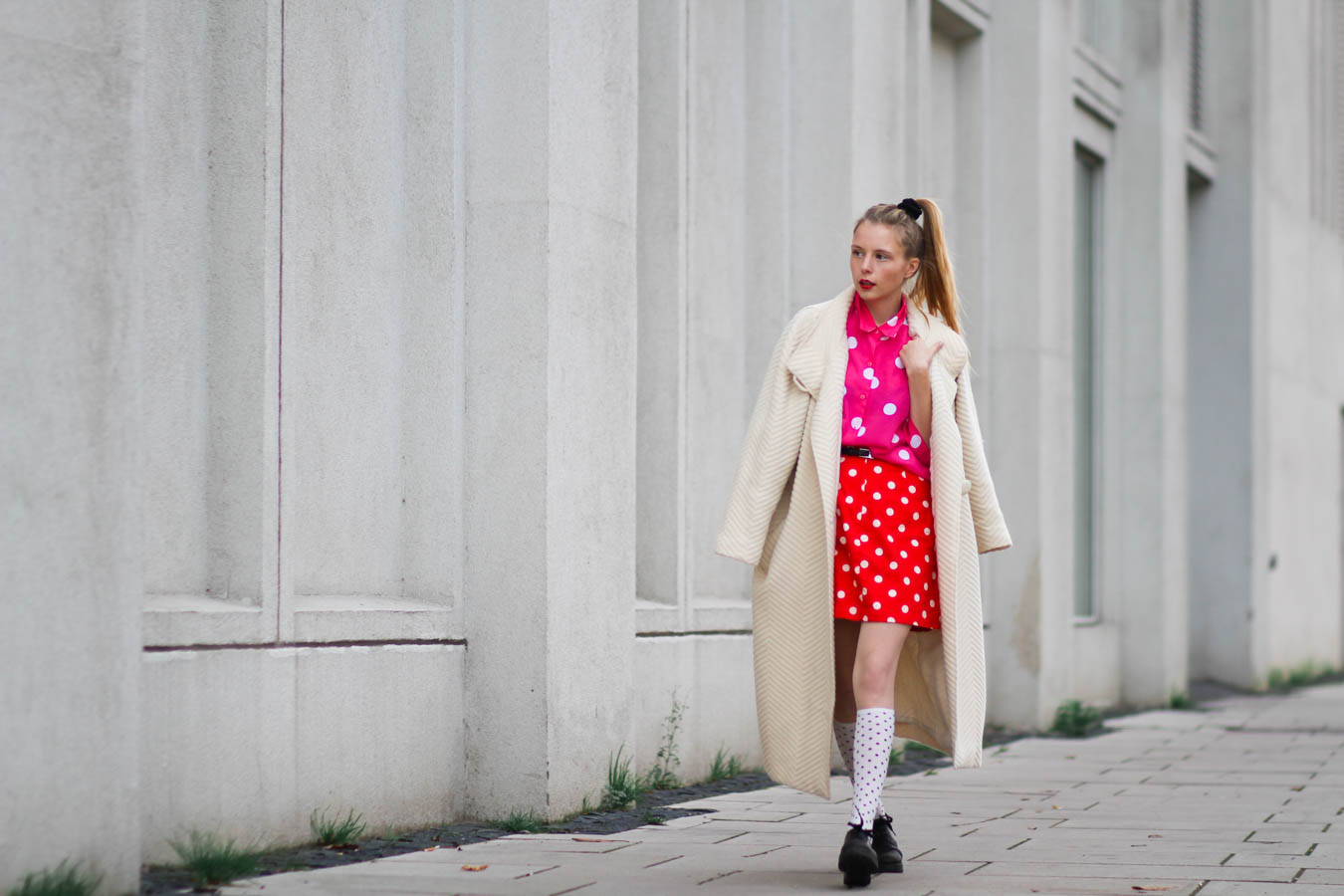 outfit november nemesis babe marie jensen danish blogger polka dot dota red pink eyeliner lipstick mac cosmetics marni shoes knee high socks-2