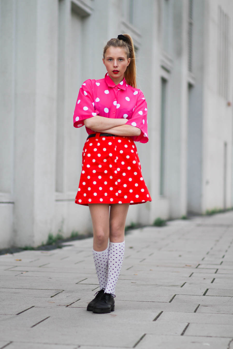 outfit november nemesis babe marie jensen danish blogger polka dot dota red pink eyeliner lipstick mac cosmetics marni shoes knee high socks-3