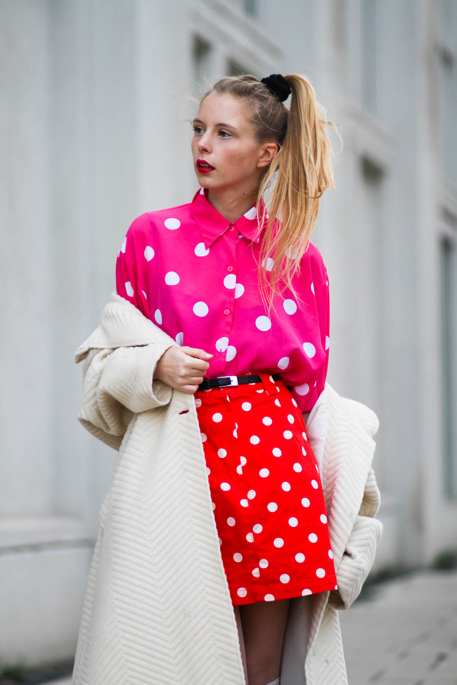 outfit november nemesis babe marie jensen danish blogger polka dot dota red pink eyeliner lipstick mac cosmetics marni shoes knee high socks-4