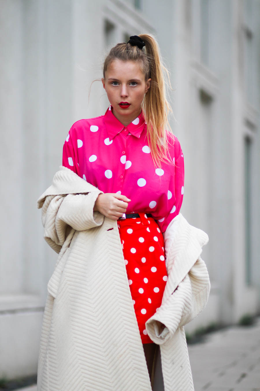 outfit november nemesis babe marie jensen danish blogger polka dot dota red pink eyeliner lipstick mac cosmetics marni shoes knee high socks-5