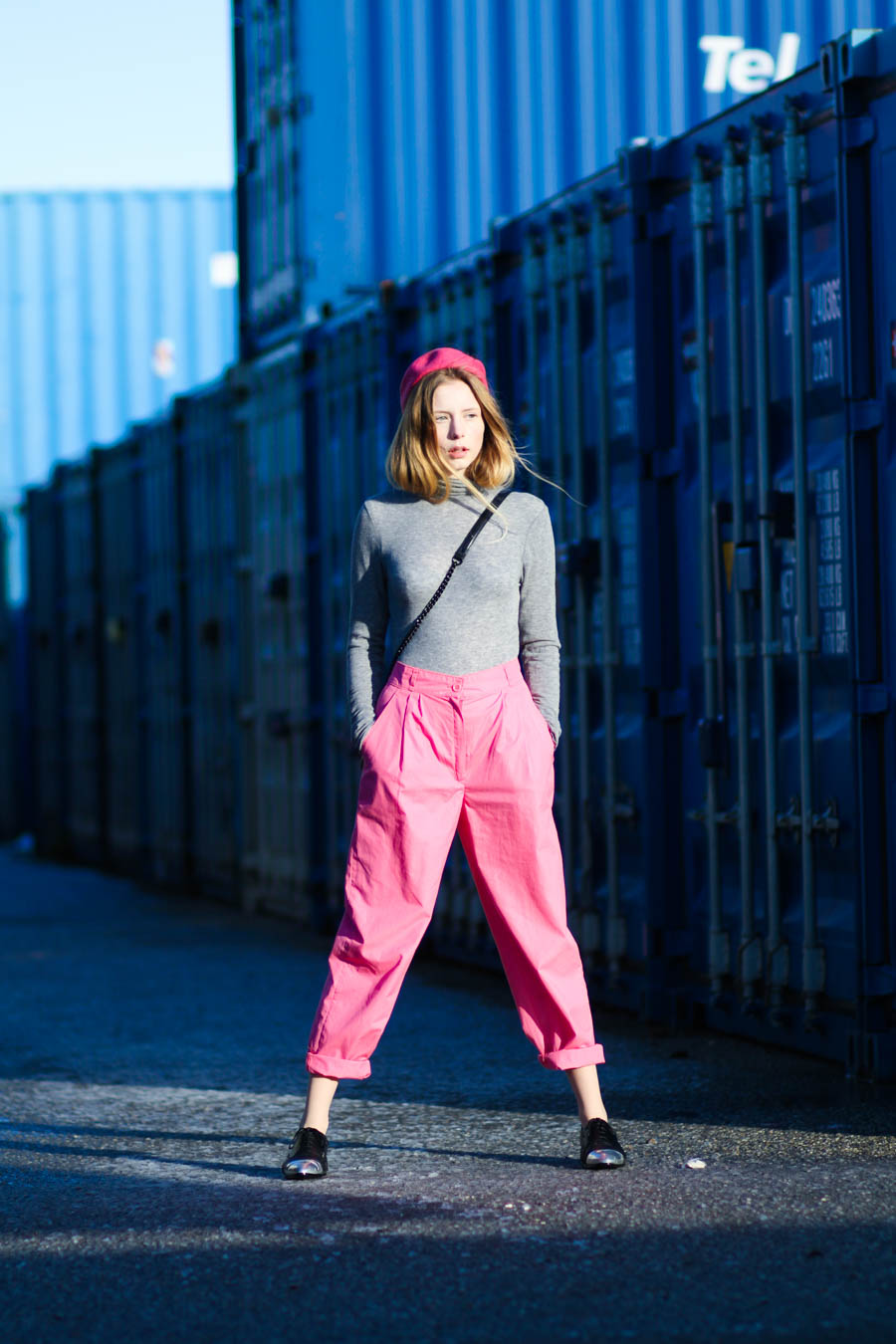outfit january nemesis babe marie jensen danish blogger grey top roll neck pink hat trousers second hand -2