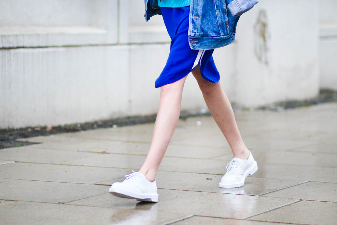 outfit May nemesis babe marie jensen danish blogger rainy blue outfit designers remix baum und pferdgarten doc martens vintage-10