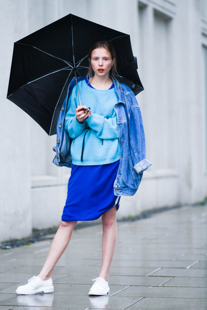 outfit May nemesis babe marie jensen danish blogger rainy blue outfit designers remix baum und pferdgarten doc martens vintage-7